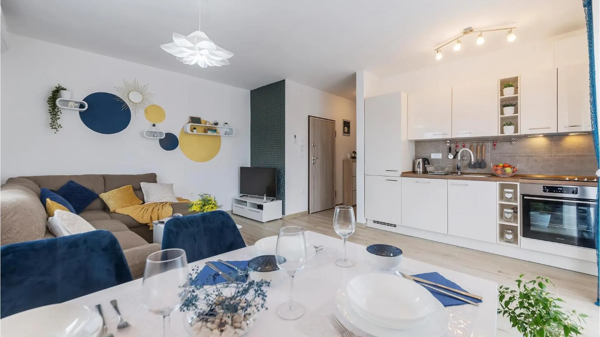 1 Bedroom Amazing Apartment In Peroj